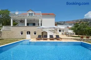 Holiday Home Nevera - Image 1