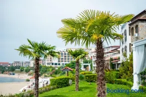 Casa Real II Apartments Frontline Beach - Image 1