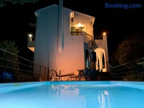 Private villa Pyrgos - Heated Pool & Sea View - Walking distance from beaches & Liapades - Image 3