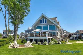 Sunset Haven with Hot Tub Lake Michigan Views Family Friendly - Image 2