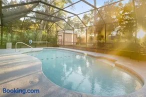 Heated Pool with Lanai- 10min from Beach- Lots of amenities - Image 1