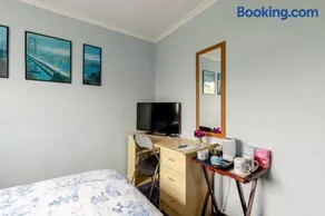 Bed & Breakfast Only - not 24 hour lodging - Truro, Cornwall - free parking - Image 2