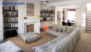 Lovely 4 bed house 200m from the beach - Image 1
