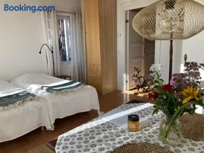 Förtjusande gästsvit med öppen spis - Image 3