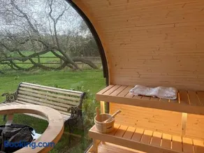 Copper Beech Lodge with Hot Tub, Games Room, Fire Pit - Image 3