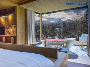 Luxury Chalet Strachan - Jacuzzi and Sauna - Image 1