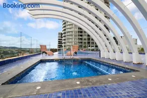 Pool, Gym & Panoramic Views - Image 2