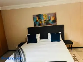 Mbizo Cozy Retreat- Lofts at Loftus - Image 2