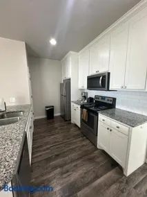 Spacious Family Townhouse - Image 2