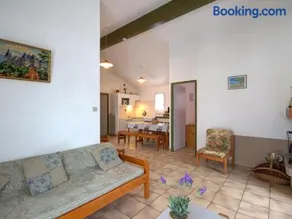 Chalet à Usson-en-Forez avec cheminée, animaux admis et terrasse - Image 4