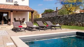 Villa mit Grill, Terrasse und privatem Pool | Haustiere erlaubt - Image 1