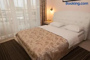 Staybridge Mini-Hotel in Most City PANORAMIC RIVER VIEW - Image 4