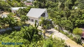 Ocean Bird & Wanita's Self Catering - Image 1