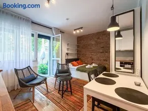 URABN APARTMENTS Studio with garden No 2A - Air Condition - Free Parking - Image 1