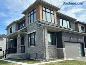 Beautiful 4BR Niagara Falls Getaway Sleeps 7 Free Parking Fast WiFi Family & Group Friendly - Image 3