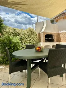 Giardino privato & BBQ Relax a La Caletta per 4 - Image 2