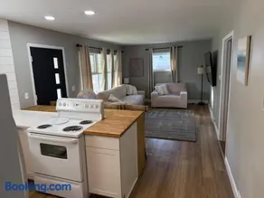 Home away from home with private yard - Image 3