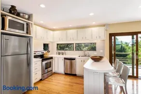 Luxury 3-bedroom Pines house with 360-degree views - Image 3