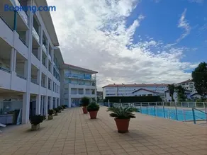 Appartamento con terrazza, giardino e piscina - Image 1