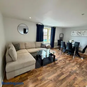 Two Bedroom Flat Town Centre Colchester - Image 2