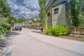 2BR 2BA Newly Renovated Harvie Heights Townhouse retreat - Image 1