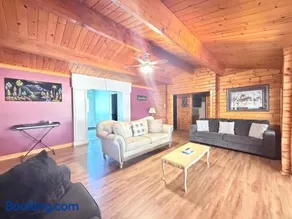 Cozy Lakeside Cottage - Image 5