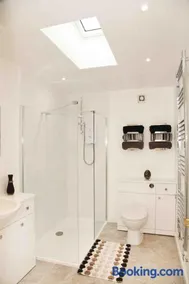 Long acre lodge Modern Family Lodge Sleeps 6 DevonCornwall Border - Image 2
