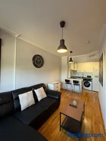 Enjoy the sun and pool in this fabulous apartment - Image 1