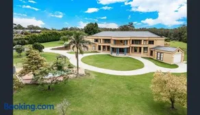Exclusive Dural Estate - A Grand Luxury Escape - Image 3