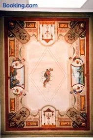 Spanish Steps Art Apartment - Image 2