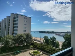 Seaview apartment central location Helsinki - Image 1