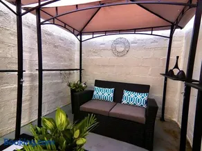 Hugh's and Nora's Place to stay - Image 2