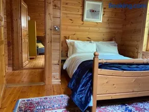 Large Luxury Log Cabin Getaway - Image 2