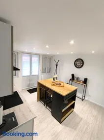 "Modern Cosy" Hyper centre - Image 1