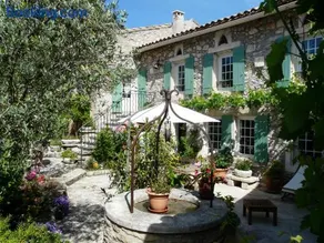 Semi-detached provencal farm with swimming pool - Image 1