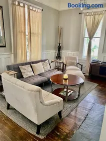 Classic/Modern Downtown Home - Image 2