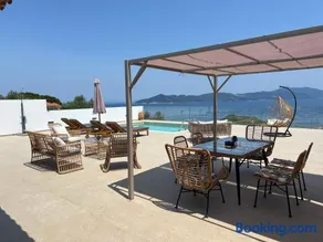 Four Seasons Villas - Image 1