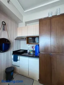 Cozy Studio Overlooking the City - Image 2