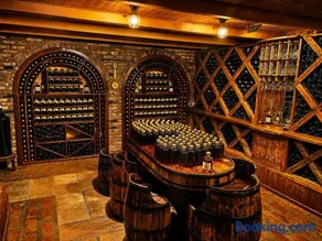HOTEL GUGLUX &WINE CELLAR - Image 2