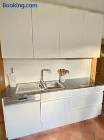 Meraviglioso appartamento con terrazza, barbecue e giardino - Image 3