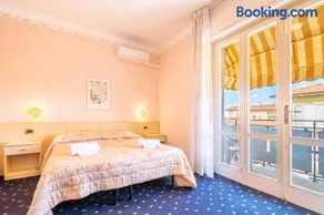 Hotel Marnie - Image 2