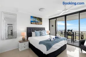 Belle Escapes Rydges Plaza Esplanade Luxury 2-Bedroom Apartment - Image 4
