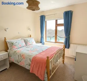 Peaceful 2-Bedroom Tramore Home with Wood Burning Stove and Sunny Balcony, Short Walk to Beach, Pet Friendly - Image 3