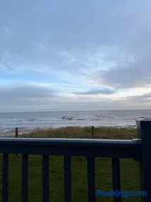 Sea View Static Caravan With Decking - Skipsea Sands Holiday Park - Image 1