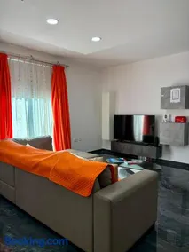 Central, Fully Equipped Modern Apartment - 2 - Image 1