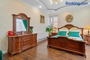 High-end 3BR Apartment - Private Garden, Terrace & BBQ - Image 2