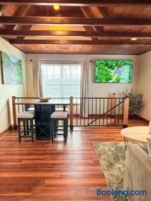 Sunlit Loft, Near GSP and Private Entry - Image 2