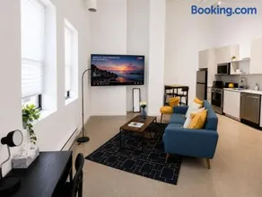 Regal Stylish Uptown Loft Beachfront RooftopWFHGym - Image 2