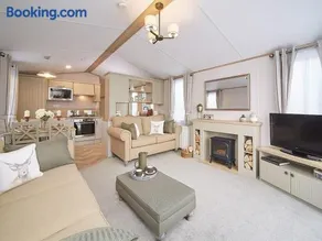3BR Luxe Coastal Lodge - Sleeps 8- Seabreeze Lodge - Image 3