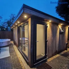Luxury Cabin with Hot-Tub & Cold Plunge! - Image 4